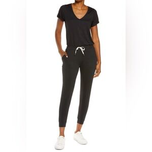 Vuori Women's gray all day Jogger Pants jumpsuit